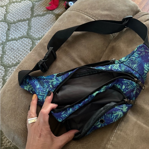 Excellent used Born Primitive Fanny pack - Picture 3 of 3